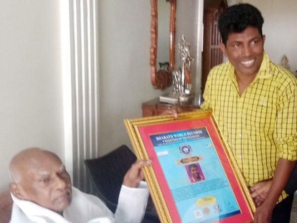 మాజీ గవర్నర్ రోశయ్య చేతుల మీదుగా