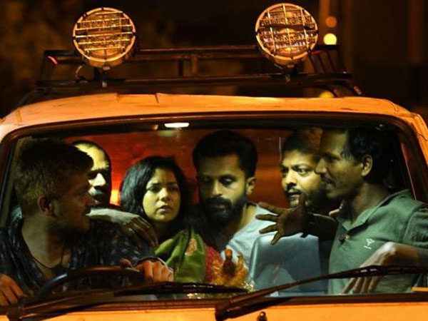 ఎస్ దుర్గను ప్రదర్శించవద్దు..
