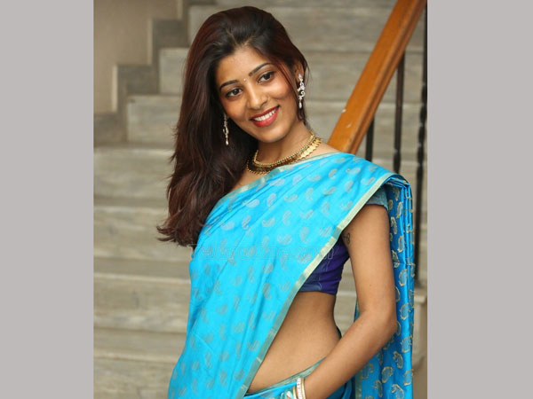 నన్ను వేశ్యగా చూస్తున్నట్లే