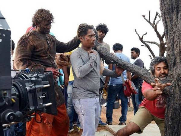 14 రీళ్ళలో