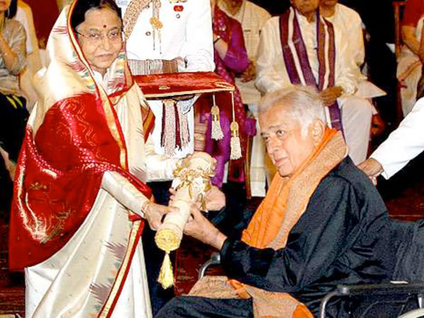 ఫాల్కే అవార్డుతో సత్కారం