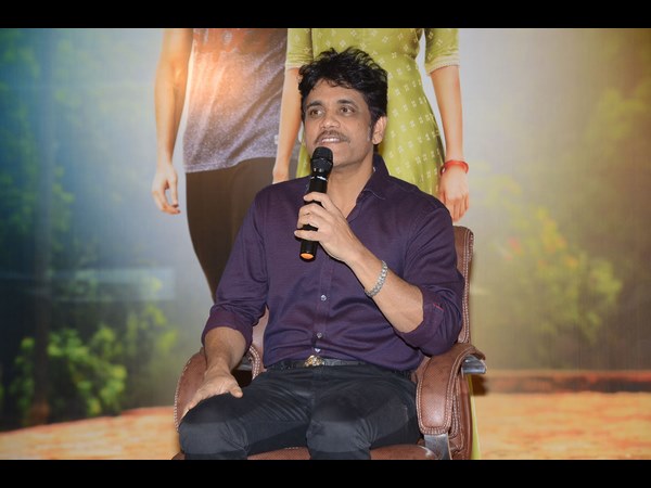 హల్లో భావోద్వేగమైన కథ