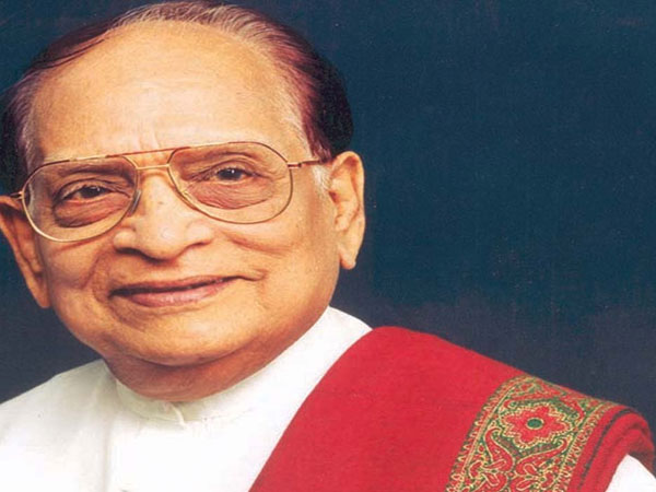 బూతులు రాసే రైటర్ అంటూ ఫైర్