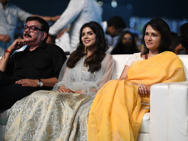 నన్ను, అమలను కలిపారు