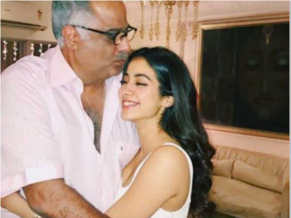 కూతురు హీరోయిన్ అవుతోంది, తండ్రి ఆనందం