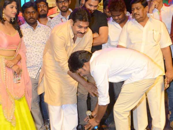 పవన్ మానవతా మూర్తి