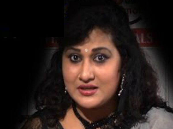 'అసభ్య టైటిల్స్'తో: