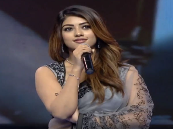 పవర్స్టార్ పక్కన నిలచోవడం