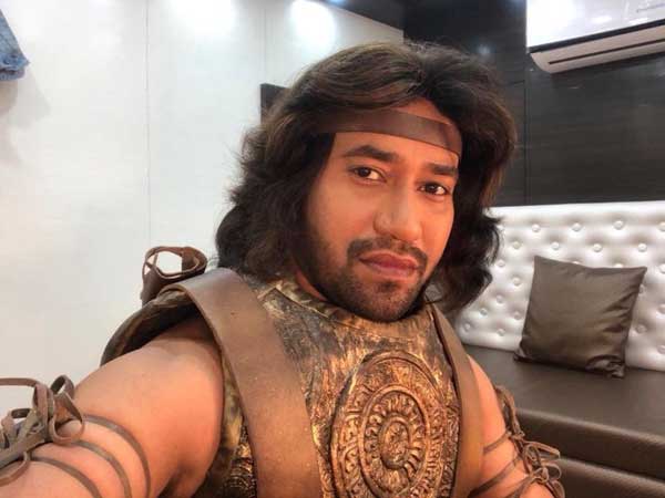 బాహుబలిని ఉన్నది ఉన్నట్లు దించేస్తున్నారు