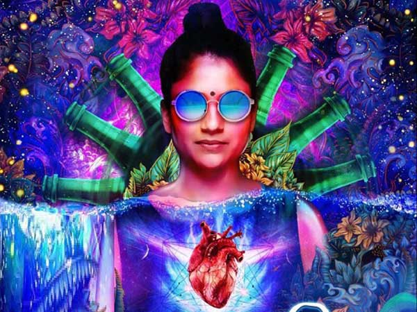 ఒంటరిగా కూర్చొని..