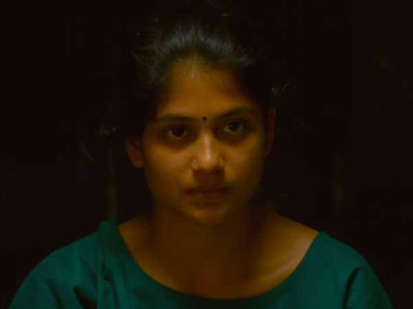 బంగారు గొలుసు కానుకగా