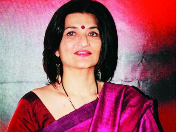తల్లితో కలిసి సారిక