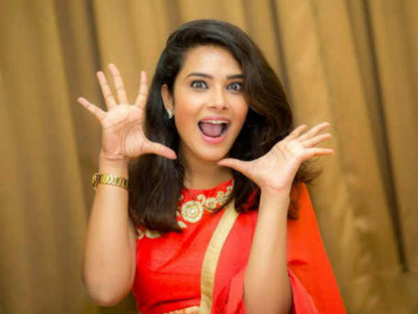 బిజీ బిజీగా షోలలో హరితేజ