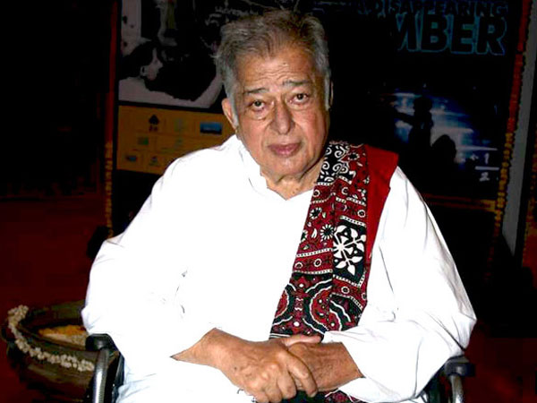Veteran actor Shashi Kapoor breathes his last at 79 Veteran actor Shashi Kapoor breathes his last at 79