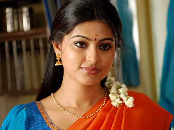 స్నేహా ఆరోపణలు: