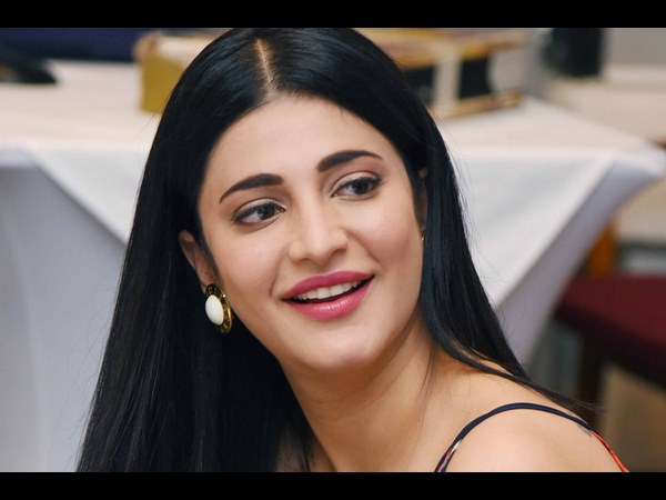 శ్రుతిహాసన్తో సంప్రదింపులు