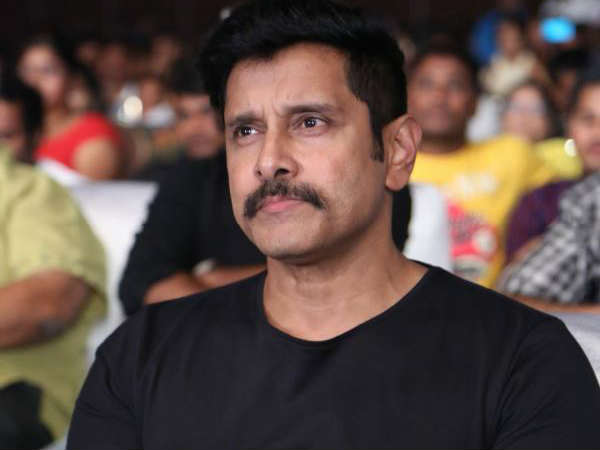 తనకు తానే పరిచయం చేసుకుని..:
