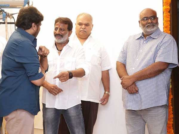 ఎవరెవరు వచ్చారు..: