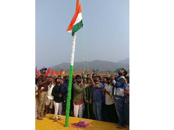 రంగస్థలం సెట్లో రామ్ చరణ్, సుకుమార్