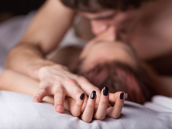 శృంగారం జరుపడానికి నాతోనే