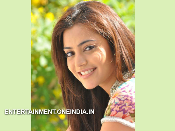 ఏమైంది ఈ వేళ తొలిచిత్రం