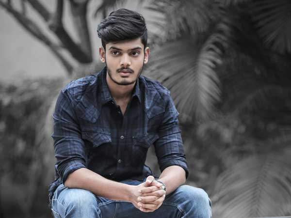 ఇండియా, పాక్ వార్ నేపథ్యంలో