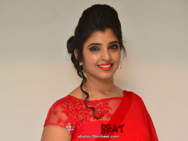 సోషల్ మీడియాపై యాంకర్ శ్యామల