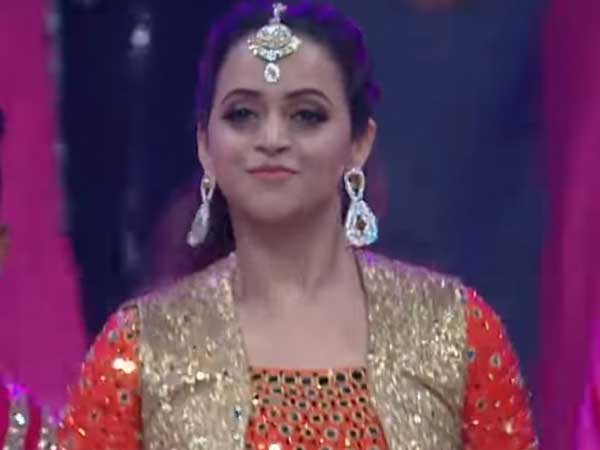Actor Bhavana first stage appearance post wedding Actor Bhavana first stage appearance post wedding