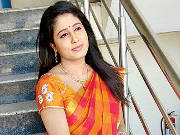 ప్రముఖ ఛానల్లో యాంకర్గా