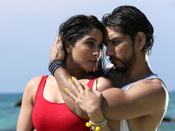హాట్ లుక్స్తో చంపేస్తున్న రెజీనా