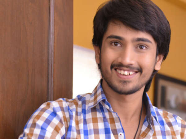 కుమారి 21ఎఫ్ డైరెక్టర్