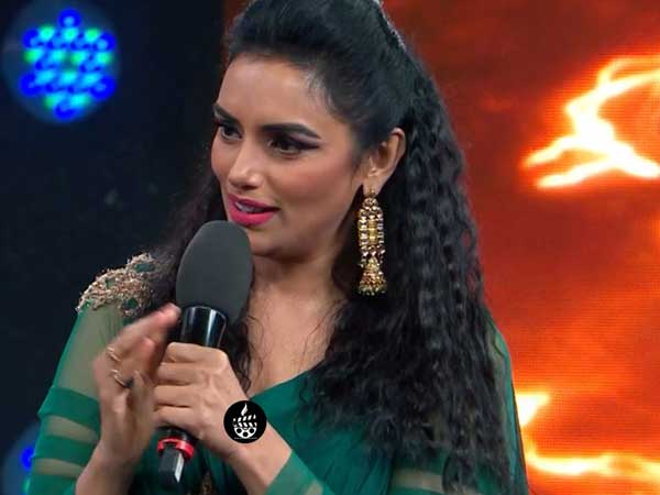 మొండికేసిన శ్వేత మీనన్