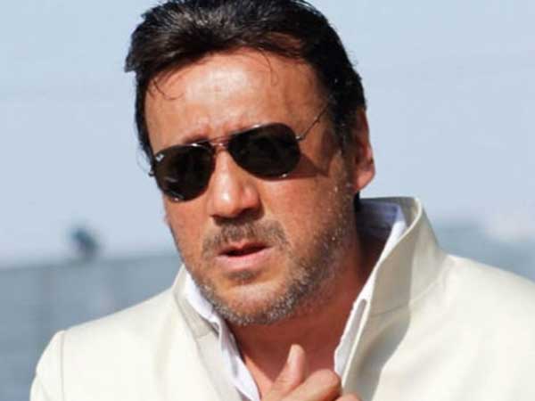 Jackie Shroff turns traffic police in Lucknow Jackie Shroff turns traffic police in Lucknow