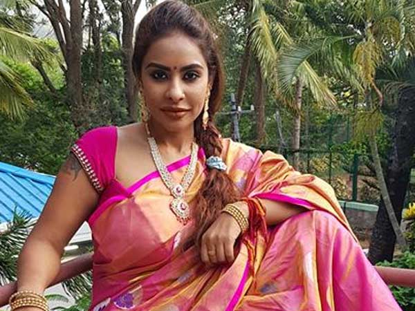 వ్యభిచారి అంటూ