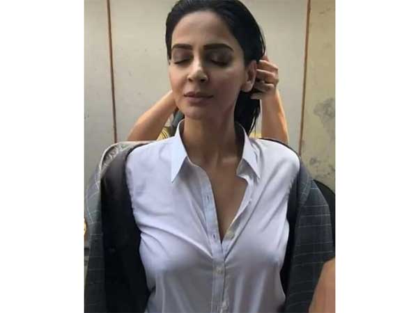 వైరల్ పిక్స్: నటి ప్రైవేట్ ఫోటోలు లీక్.. దుమ్మెత్తి పోస్తున్న నెటిజన్లు!