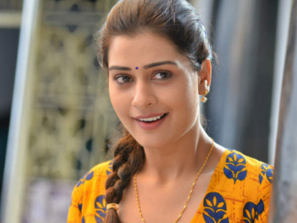 నాలుగు రోజులక్రితమే ఒకడొచ్చాడు, కాస్టింగ్ కౌచ్ టాలీవుడ్లో ఉంది
