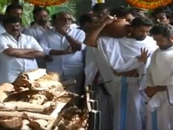 శ్రేయోభిలాషులు కన్నీరుమున్నీరు