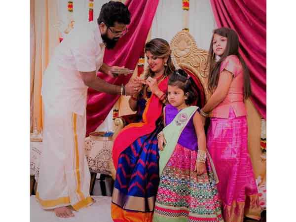ఇద్దరు కూతుళ్లు భర్తతో కలిసి...