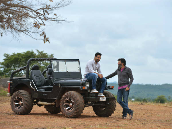 త్రివిక్రమ్ మార్క్ డైలాగ్స్, స్క్రీన్ ప్లే