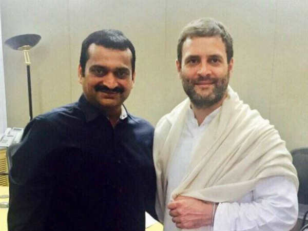 రాహుల్ గాంధీ సమక్షంలో