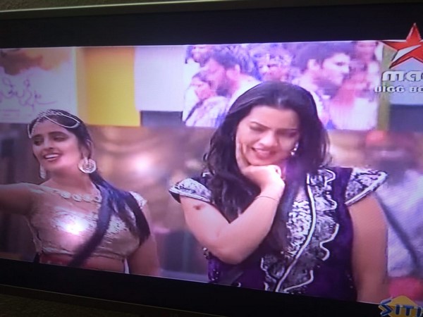 గీతా మాధురితో అలా ఆటలాడుకొన్న