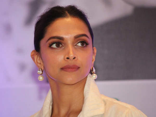 నీకెందుకు చెప్పాలని దీపిక ఆగ్రహం