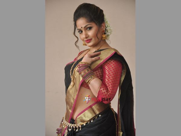 వాళ్లకు వాళ్లే కొట్టుకొంటారు