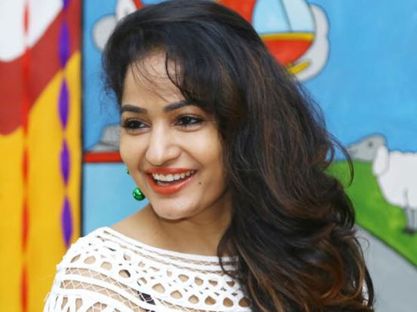 మన హీరోలను బిగ్బాస్ పెట్టాలి.. నిజస్వరూపం తెలుస్తుంది.. అందరూ తొక్కేసే వాళ్లే.. మాధవీలత