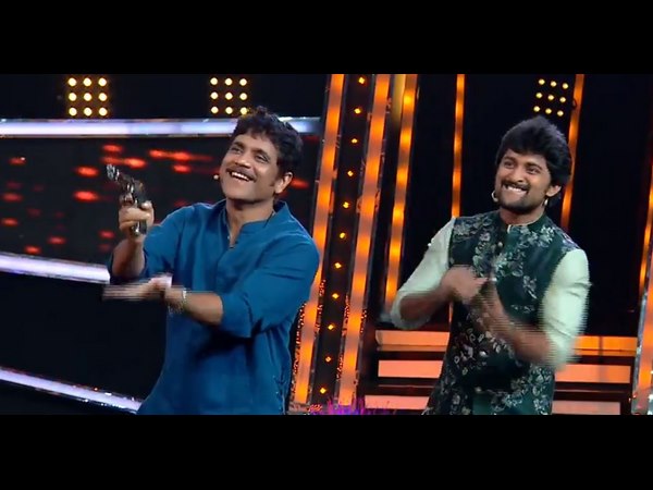 కౌశల్పైకి తుపాకీ ఎక్కుపెట్టి