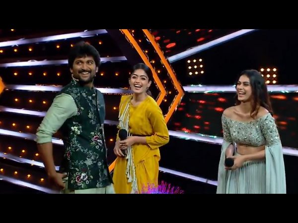 వేదికపై రష్మిక, ఆకాంక్ష