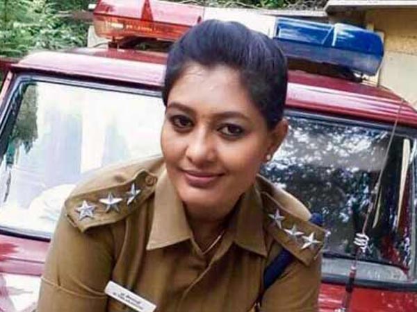 నీలాణితో ప్రేమ పరిచయం