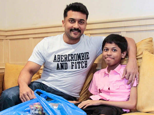 ఆనందంతో పరవశించిన బాలుడు