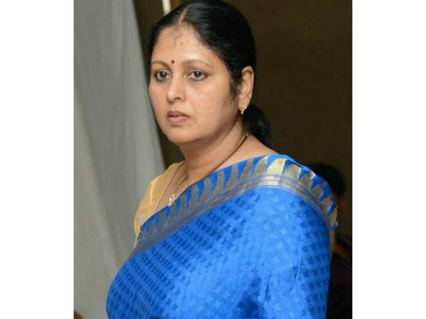 చిరంజీవి పోస్టర్ వేస్తే నష్టం తగ్గేదేమో? ఆస్తులన్నీ అమ్ముకున్నాం: జయసుధ