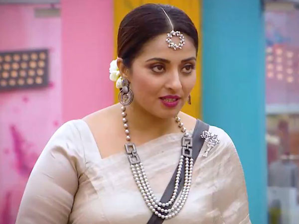 పవన్ కల్యాణ్ హీరోయిన్కు షాక్.. భాషను బూచిగా చూపి సాగనంపారు!